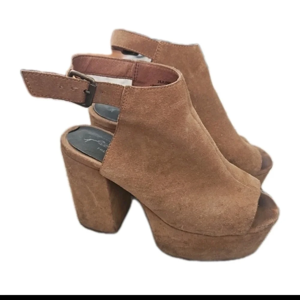 Free People X Jeffrey Campbell Womens Tan Suede Platform Peep Toe  Heels 6.5